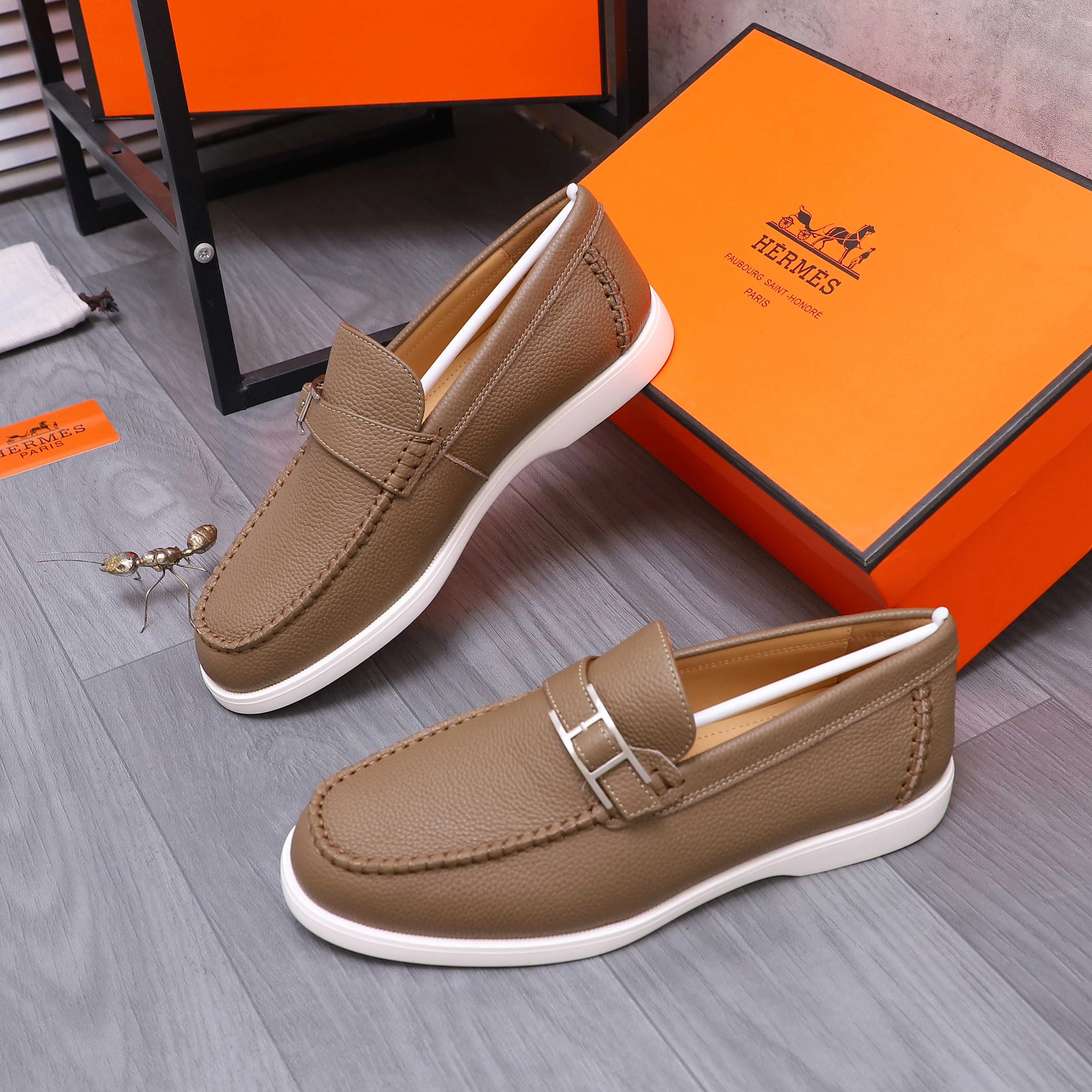 Men's shoes 💰p560 Product trademark: HERMES "Hermes" casual slip-on men's shoes. Regular size: 38-46 (45.46 is custom-made and non-returnable) Product materials: Selected pebbled cowhide upper, cowhide lining, original foam rubber ultra-light sole